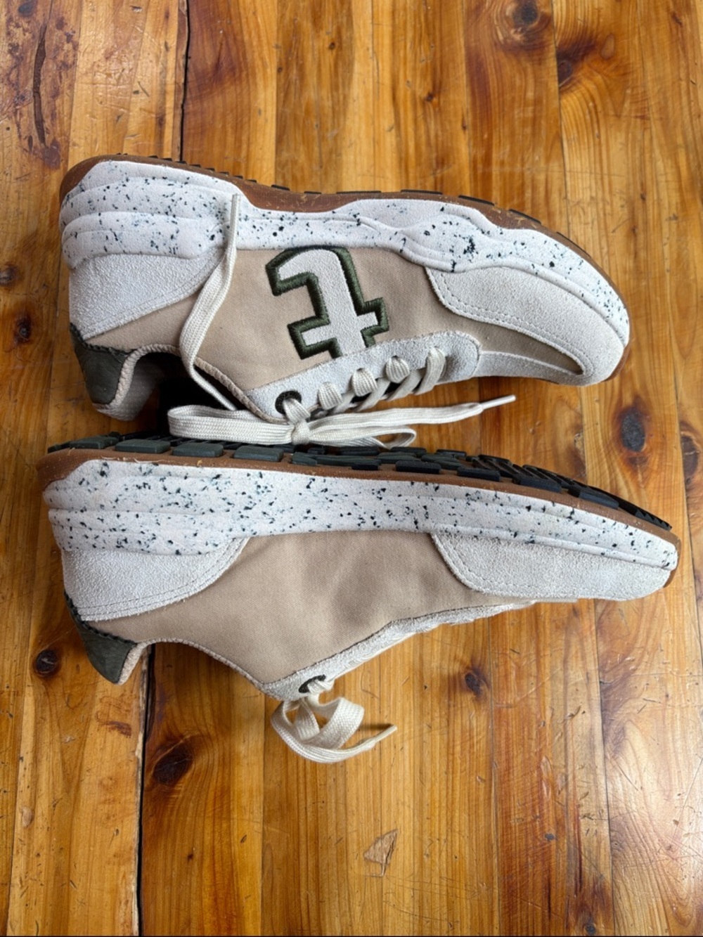 Taos Sand & Olive Athletic Shoes Ladies Size 7.5 - Picture 3 of 7